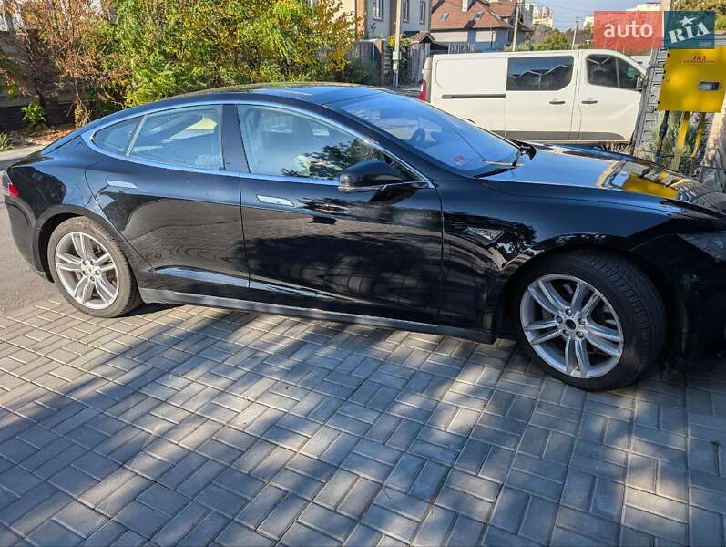 Лифтбек Tesla Model S 2013 в Киеве