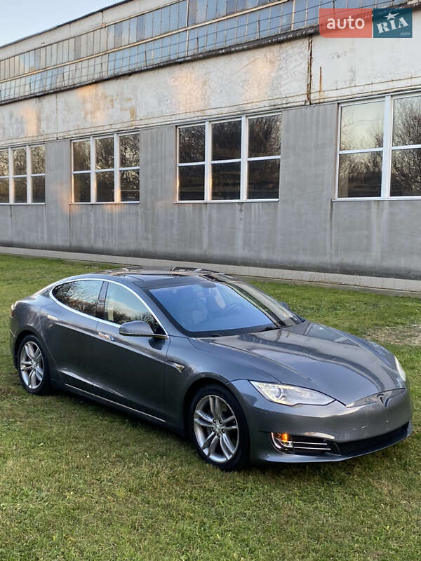 Tesla Model S 2013