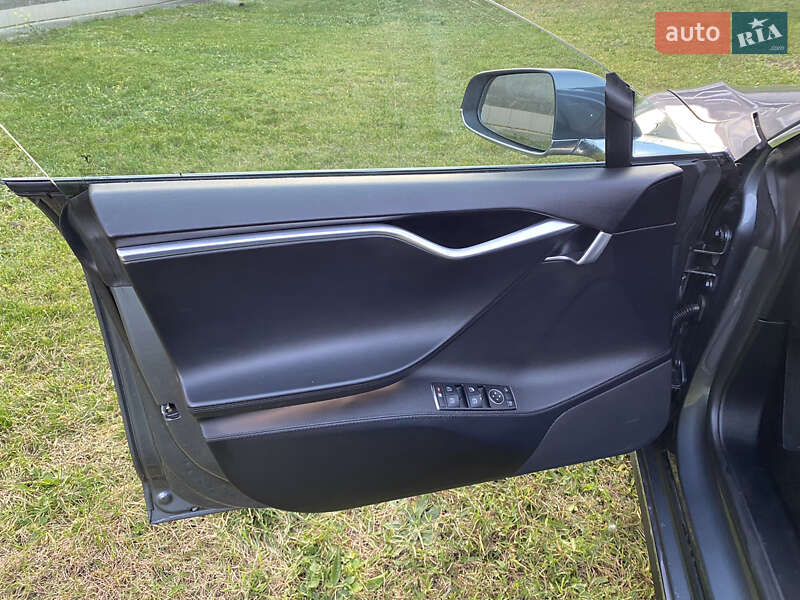 Ліфтбек Tesla Model S 2013 в Борисполі фото 16 Ліфтбек Tesla Model S 2013 в Борисполі