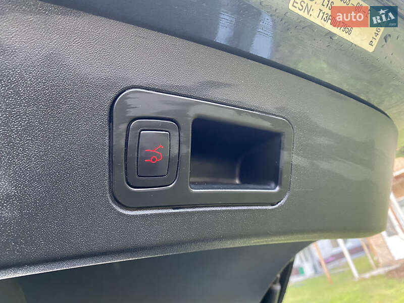 Ліфтбек Tesla Model S 2013 в Борисполі фото 21 Ліфтбек Tesla Model S 2013 в Борисполі