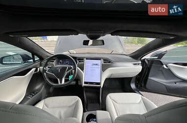 Лифтбек Tesla Model S 2015 в Ровно