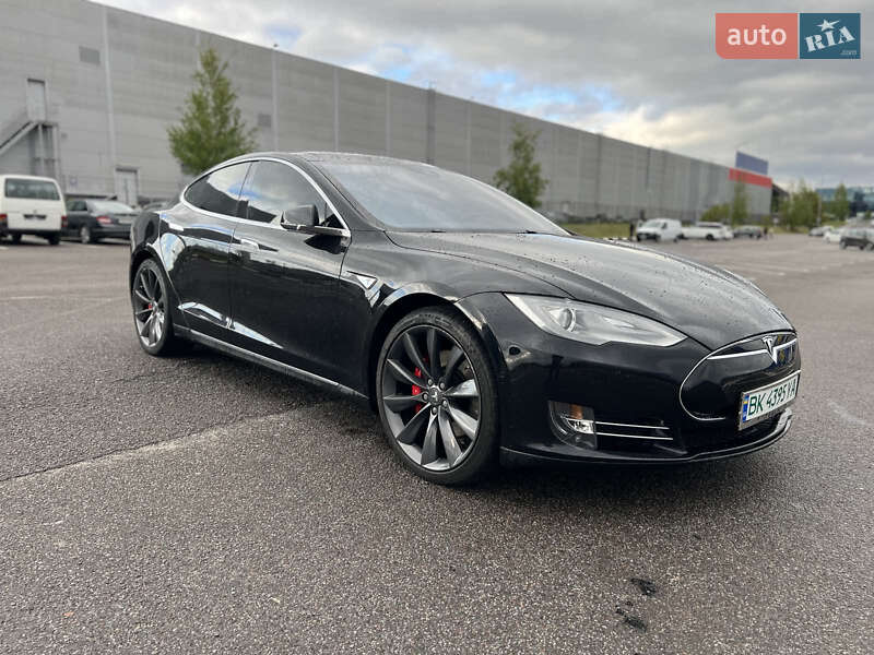Лифтбек Tesla Model S 2015 в Ровно фото 43 Лифтбек Tesla Model S 2015 в Ровно