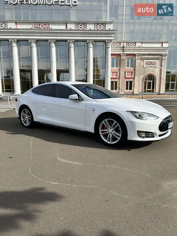Лифтбек Tesla Model S 2016 в Одессе