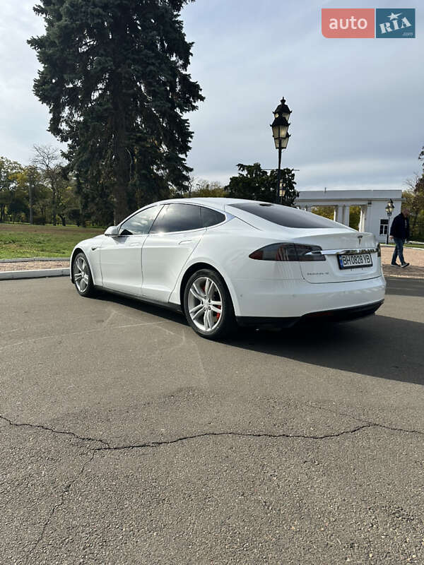 Лифтбек Tesla Model S 2016 в Одессе