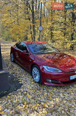 Лифтбек Tesla Model S 2017 в Виннице