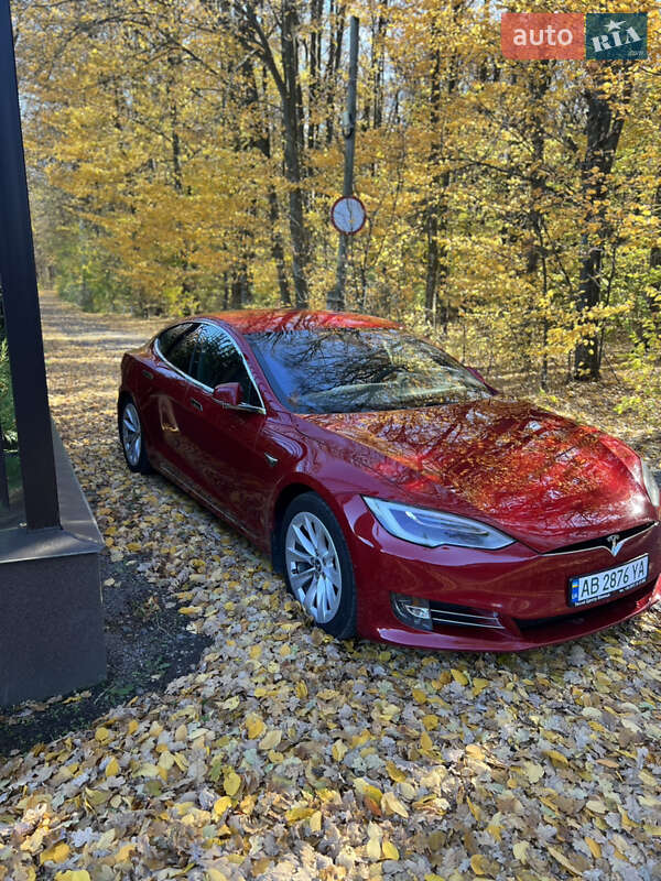 Ліфтбек Tesla Model S 2017 в Вінниці