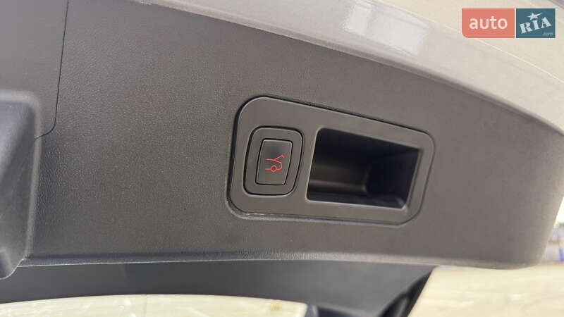 Ліфтбек Tesla Model S 2017 в Тернополі