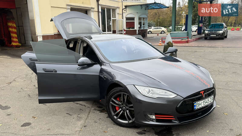 Ліфтбек Tesla Model S 2015 в Одесі фото 18 Ліфтбек Tesla Model S 2015 в Одесі