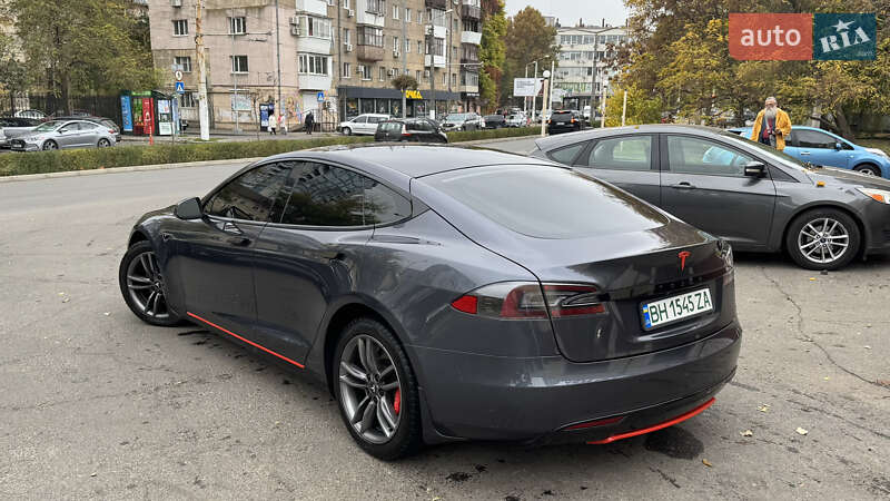 Ліфтбек Tesla Model S 2015 в Одесі фото 29 Ліфтбек Tesla Model S 2015 в Одесі