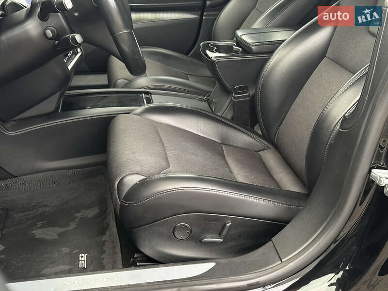 Ліфтбек Tesla Model S 2018 в Львові фото 35 Ліфтбек Tesla Model S 2018 в Львові