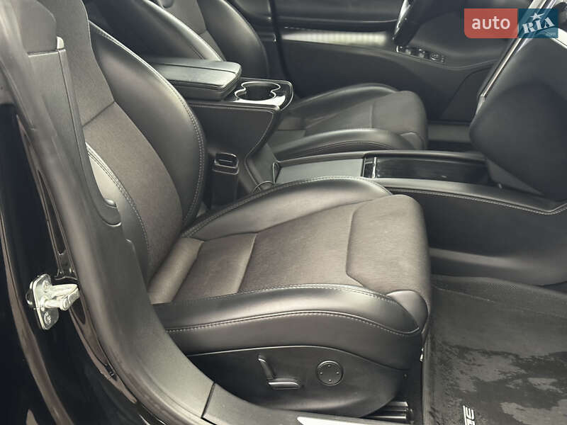 Ліфтбек Tesla Model S 2018 в Львові фото 37 Ліфтбек Tesla Model S 2018 в Львові