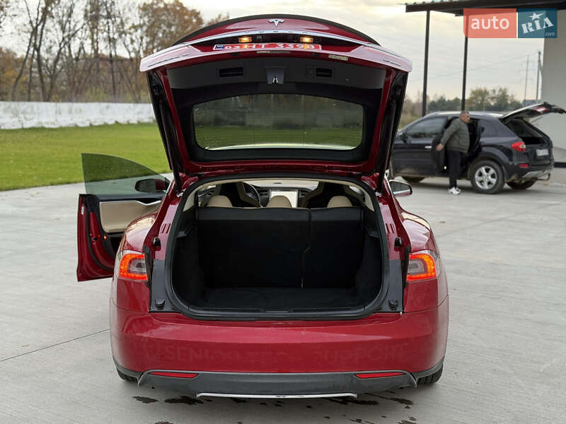 Ліфтбек Tesla Model S 2013 в Луцьку фото 21 Ліфтбек Tesla Model S 2013 в Луцьку
