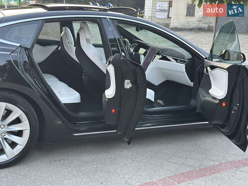 Ліфтбек Tesla Model S 2017 в Львові фото 13 Ліфтбек Tesla Model S 2017 в Львові
