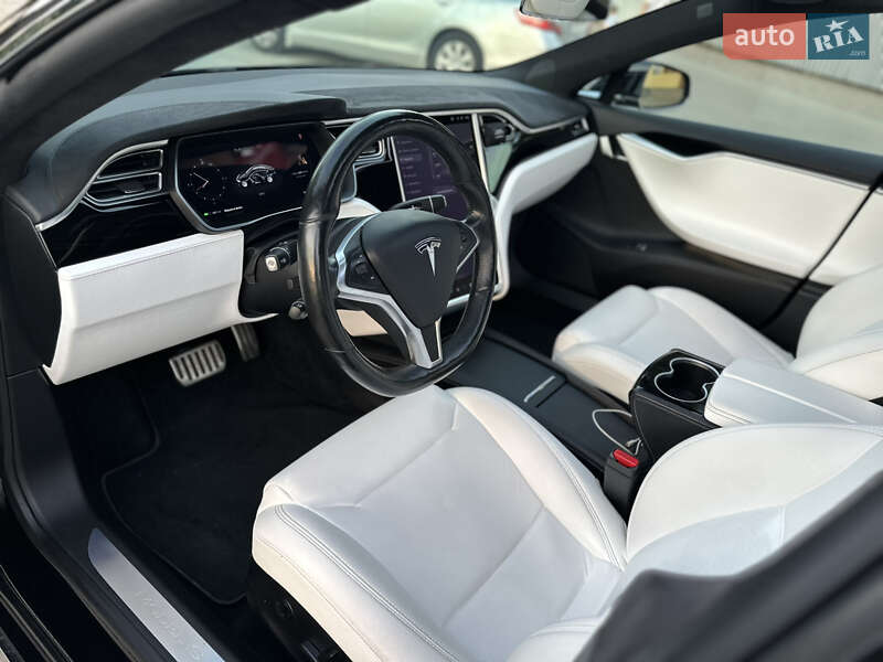 Ліфтбек Tesla Model S 2017 в Львові фото 18 Ліфтбек Tesla Model S 2017 в Львові