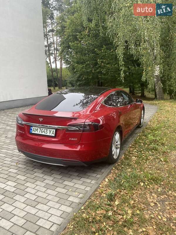 Лифтбек Tesla Model S 2016 в Житомире