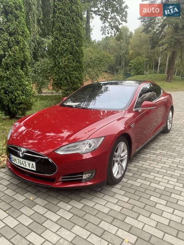 Лифтбек Tesla Model S 2016 в Житомире
