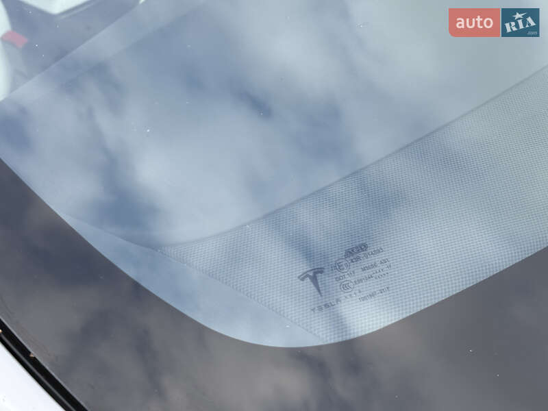 Ліфтбек Tesla Model S 2017 в Кам'янському фото 20 Ліфтбек Tesla Model S 2017 в Кам'янському