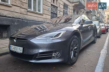 Лифтбек Tesla Model S 2017 в Львове
