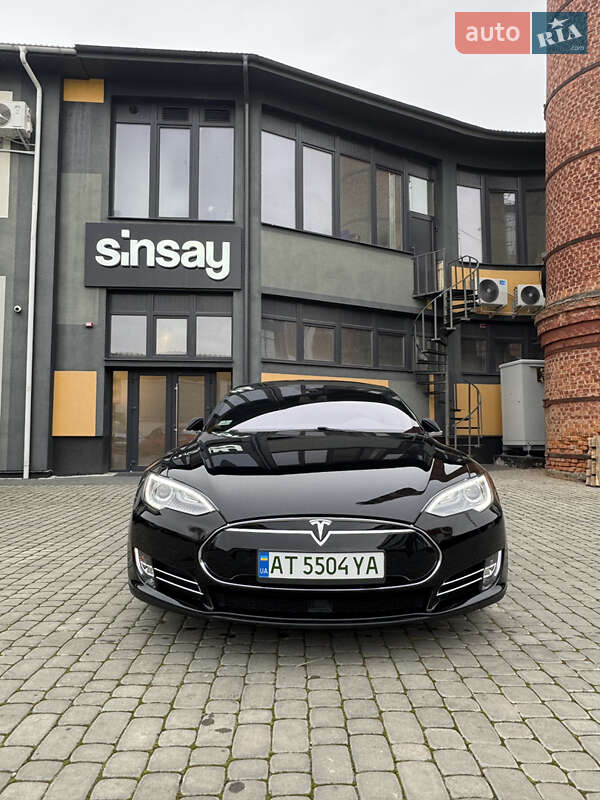 Ліфтбек Tesla Model S 2015 в Коломиї