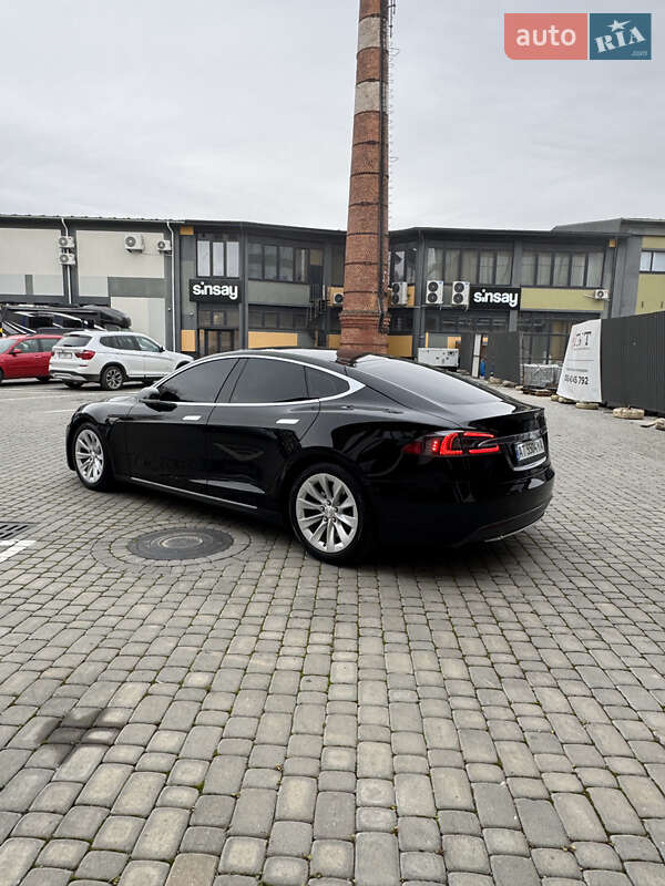 Ліфтбек Tesla Model S 2015 в Коломиї