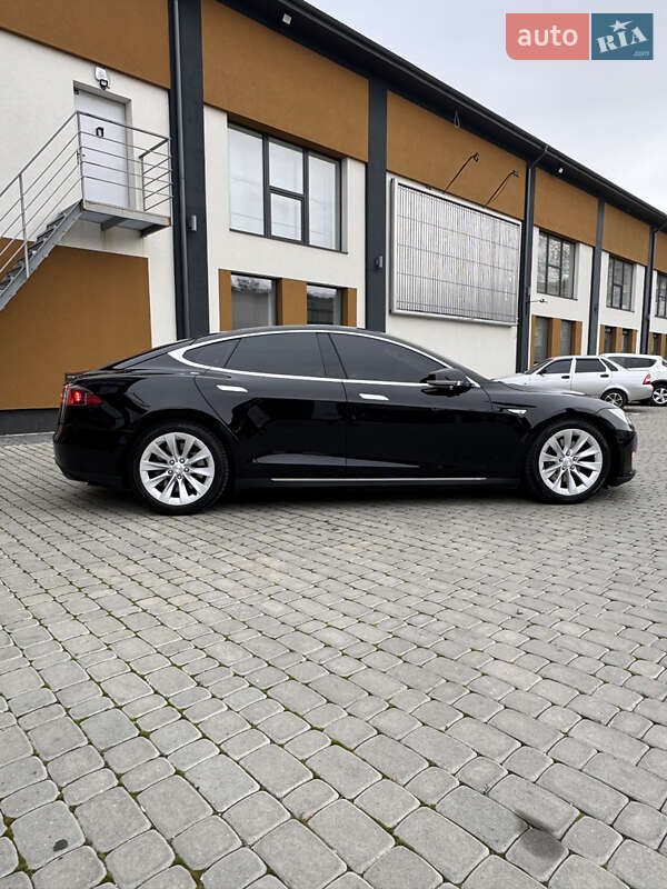Ліфтбек Tesla Model S 2015 в Коломиї