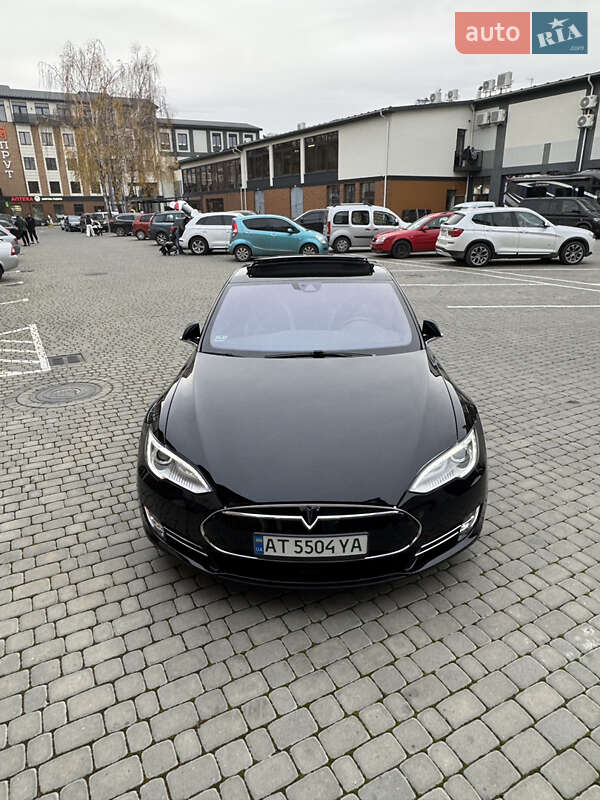 Ліфтбек Tesla Model S 2015 в Коломиї