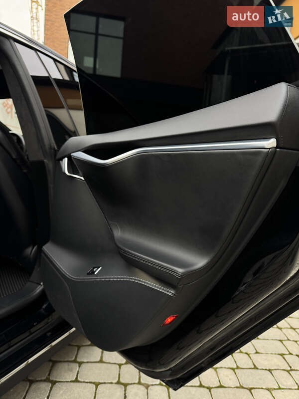 Ліфтбек Tesla Model S 2015 в Коломиї
