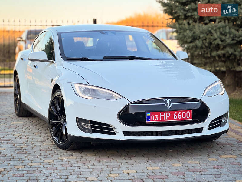Лифтбек Tesla Model S 2015 в Дрогобыче