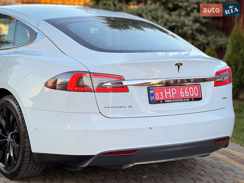 Лифтбек Tesla Model S 2015 в Дрогобыче
