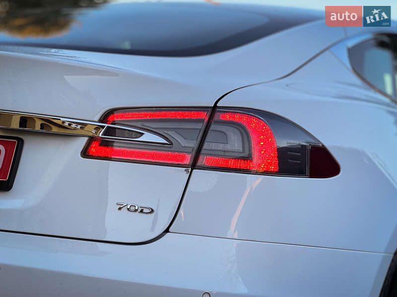 Лифтбек Tesla Model S 2015 в Дрогобыче