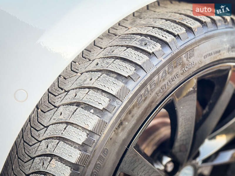 Лифтбек Tesla Model S 2015 в Дрогобыче