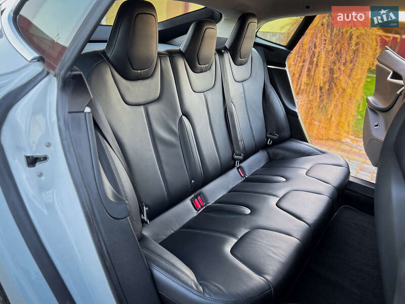 Лифтбек Tesla Model S 2015 в Дрогобыче