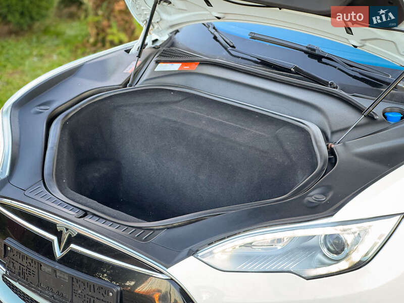 Лифтбек Tesla Model S 2015 в Дрогобыче