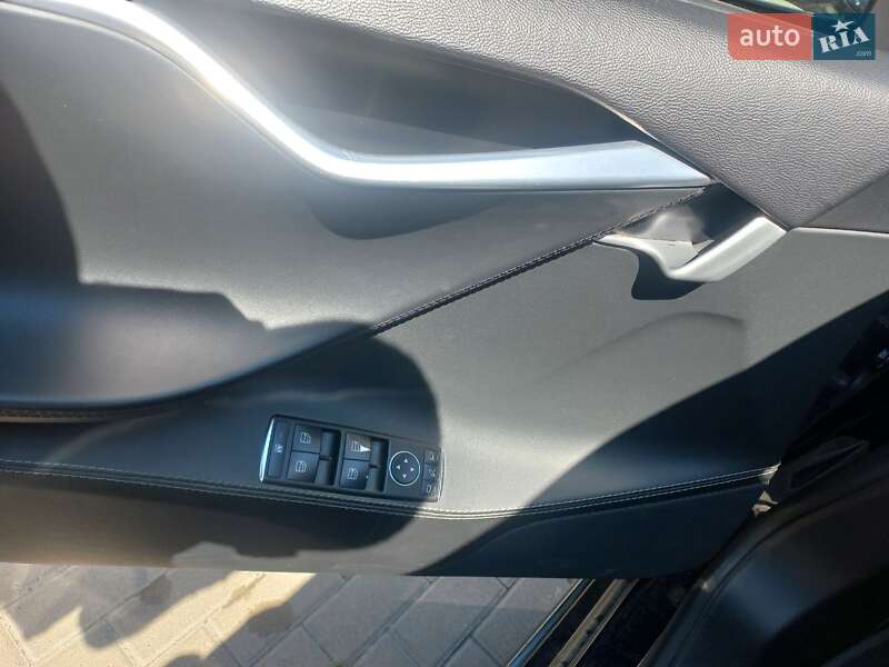 Лифтбек Tesla Model S 2014 в Киеве
