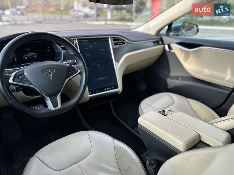 Ліфтбек Tesla Model S 2015 в Одесі