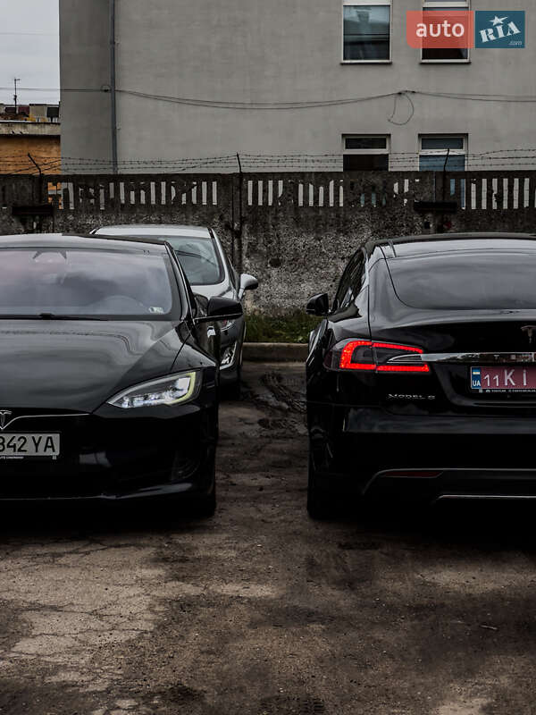 Ліфтбек Tesla Model S 2017 в Чернігові