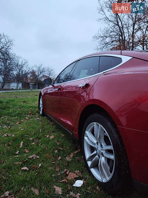 Ліфтбек Tesla Model S 2015 в Миколаєві