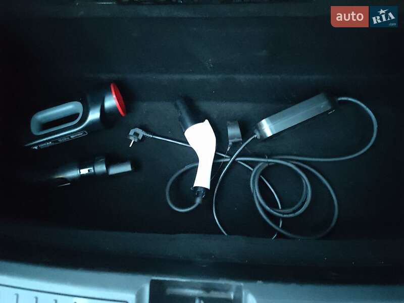 Ліфтбек Tesla Model S 2015 в Миколаєві