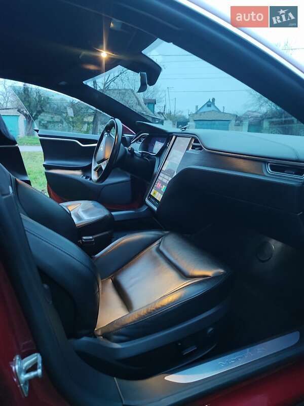 Ліфтбек Tesla Model S 2015 в Миколаєві