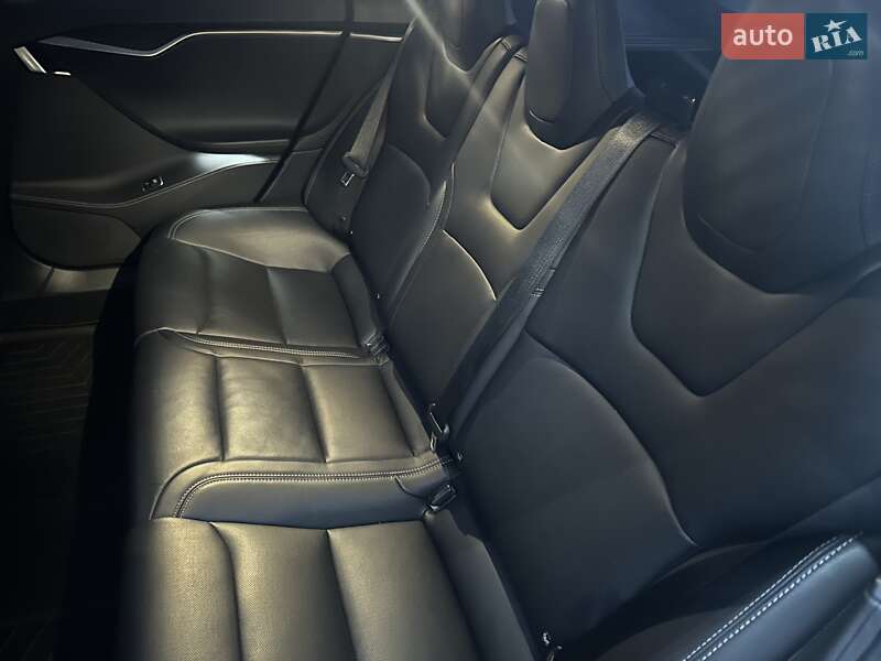 Лифтбек Tesla Model S 2018 в Киеве