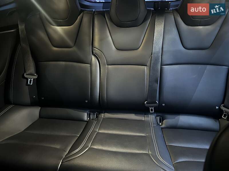 Лифтбек Tesla Model S 2018 в Киеве