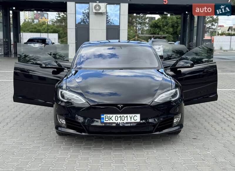 Ліфтбек Tesla Model S 2018 в Рівному фото 36 Ліфтбек Tesla Model S 2018 в Рівному