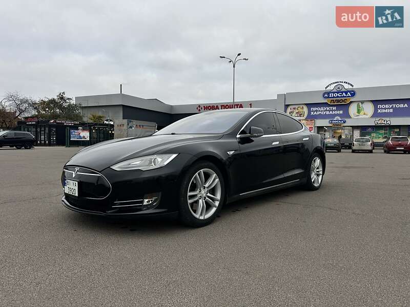 Ліфтбек Tesla Model S 2014 в Полтаві