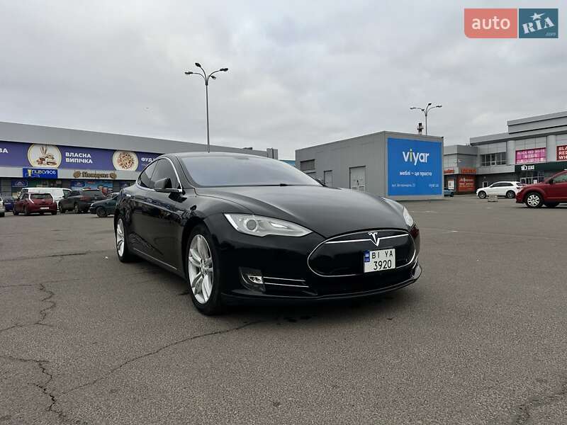 Лифтбек Tesla Model S 2014 в Полтаве фото Лифтбек Tesla Model S 2014 в Полтаве