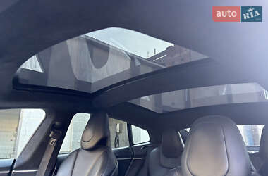 Лифтбек Tesla Model S 2017 в Черновцах