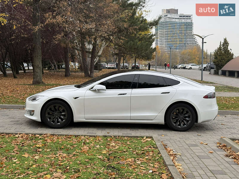 Ліфтбек Tesla Model S 2019 в Дніпрі фото 15 Ліфтбек Tesla Model S 2019 в Дніпрі