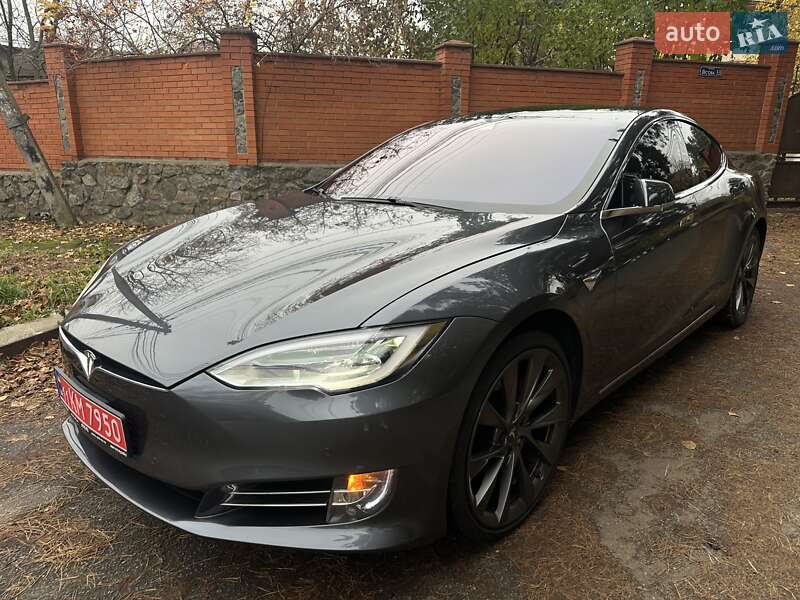 Лифтбек Tesla Model S 2018 в Киеве