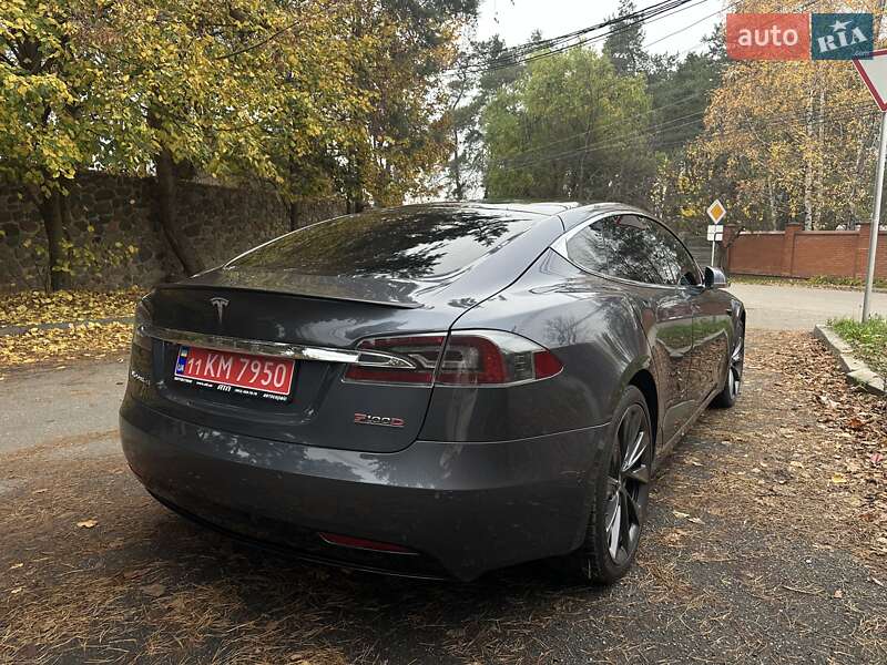 Лифтбек Tesla Model S 2018 в Киеве