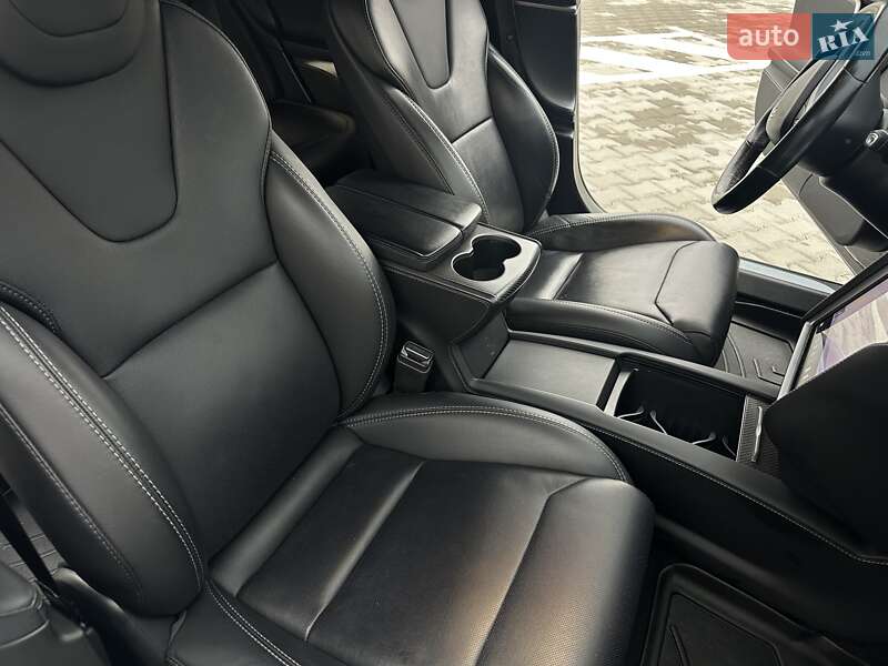 Лифтбек Tesla Model S 2018 в Киеве