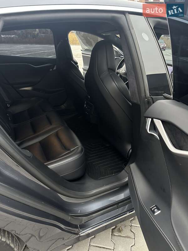 Лифтбек Tesla Model S 2018 в Киеве